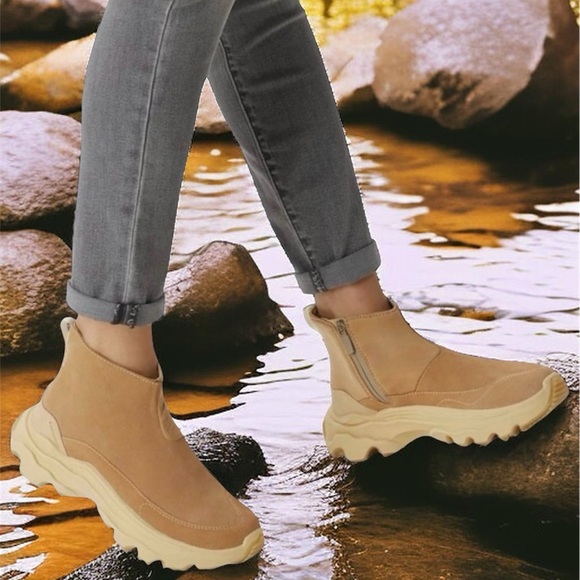 NWT Sorel Books Womens Sz US 10 Kinetic Breakthru Acadia Waterproof Shoe
